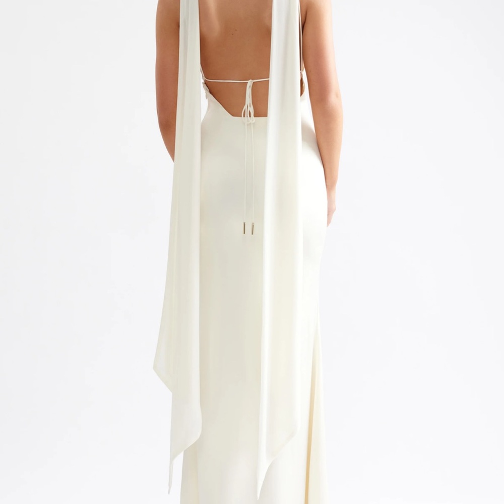 Chic Backless Cream Dress